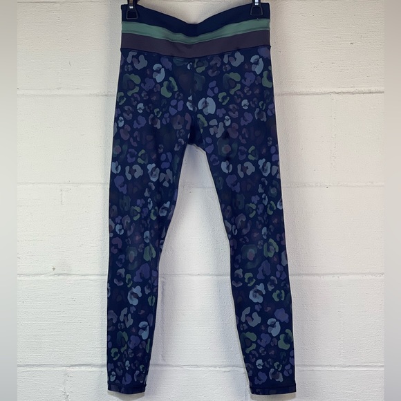 Athleta Pants - Athleta Elation Navy Floral 7/8 Leggings, M